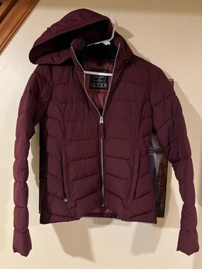 EUC Abercrombie & Fitch Women's Size XS Hooded Puffer Packable  Jacket Burgundy
